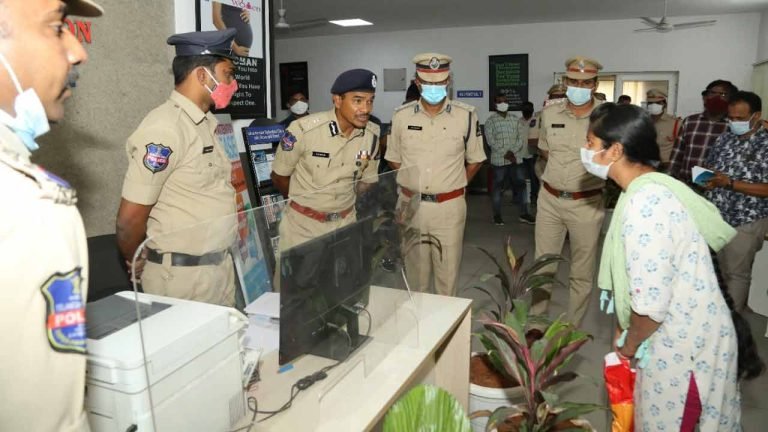 Hyderabad CP Suprise Visit To Panjagutta Police Station