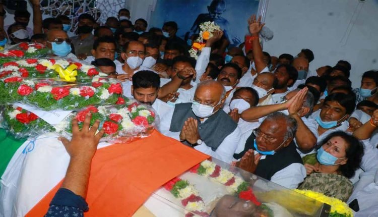 Mallikarjuna Kharge Pays Tributes To Former CM Rosaiah’s Death
