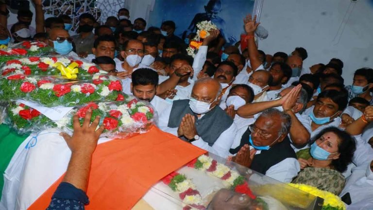 Mallikarjuna Kharge Pays Tributes To Former CM Rosaiah’s Death
