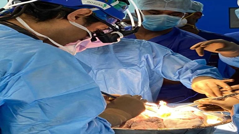 Doctors At KIMS Perform India’s First “Breathing Lung” Transplant Surgery
