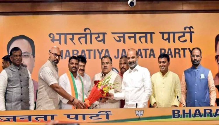 Teenmaar Mallanna Joins BJP