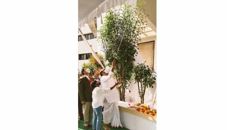 TSRTC Chairman Bajireddy Hoists National Flag