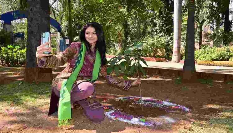Green India Challenge: Miss India Manasa Plants Sapling At Indira Park