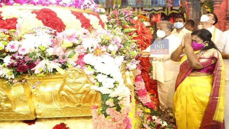 Telangana Governor Offers Prayers In Tirumala Temple