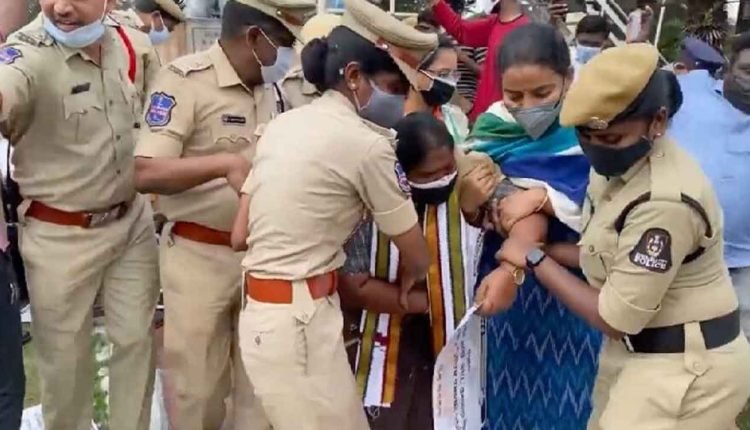 Teachers Held Protest Pragathi Bhavan