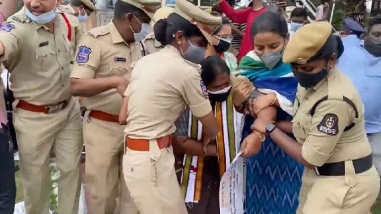 Teachers Held Protest Pragathi Bhavan