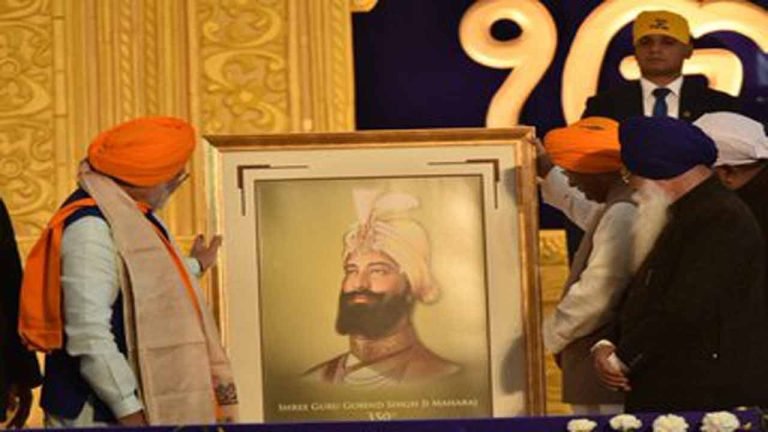 PM Modi Pay Tributes To Guru Gobind Singh