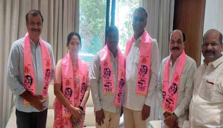 BJP Councillor joins TRS Party
