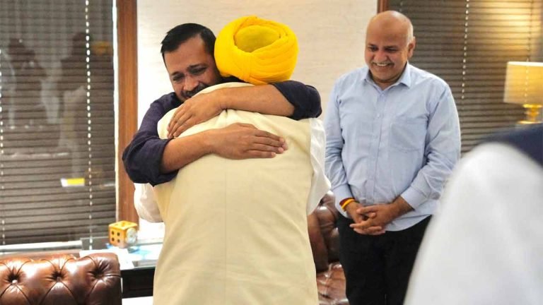 Bhagwant Mann invites Arvind Kejriwal for his oath taking ceremony