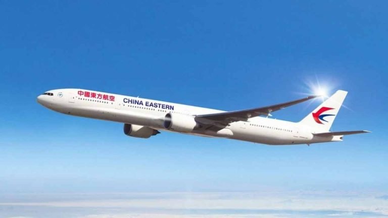 China: Plane carrying more than 130 passengers crashes