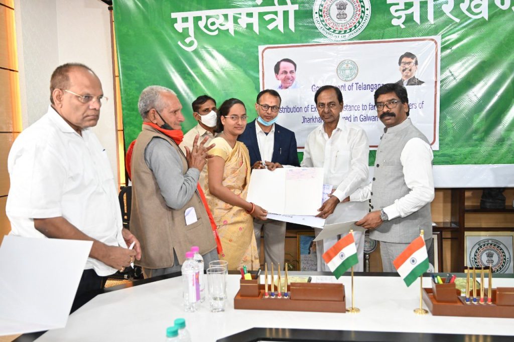 CM KCR hands over cheques to families of Galwan martyrs in Ranchi
