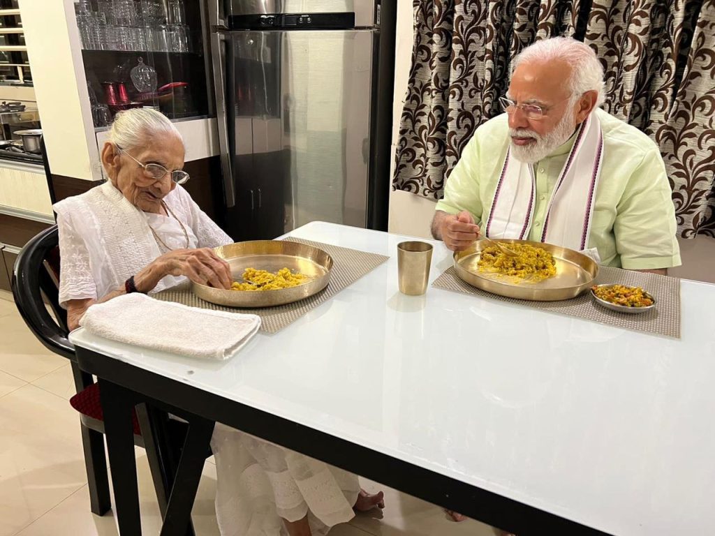 PM Modi meets his mother in Gujarat