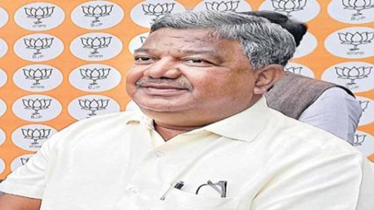 Implement promises or become disrepute CM: Gudur warns KCR