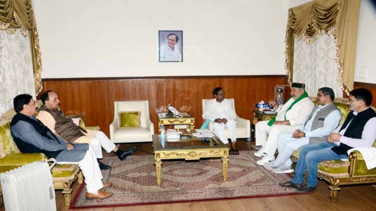 CM KCR meets Subramanian Swamy and Rakesh Tikait in Delhi