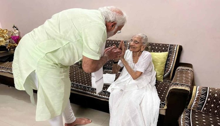PM Modi meets his mother in Gujarat