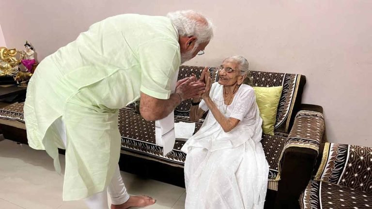 PM Modi meets his mother in Gujarat