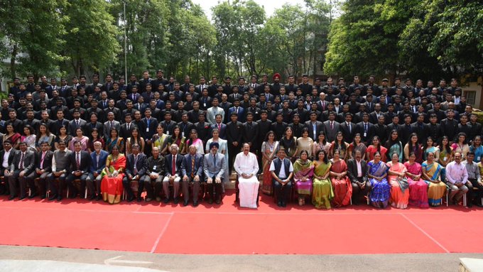 The Vice President, Shri M. Venkaiah Naidu with the Officer Trainees of All India Services and Central Civil Services at Dr. Marri Chenna Reddy Human Resource Development Institute in Hyderabad today.
