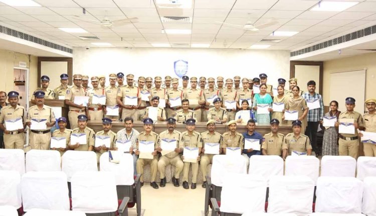 Mahesh bank: CP Hyd rewards 28 Cops