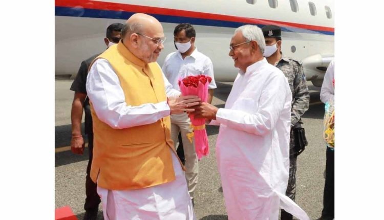 Amit Shah meets Nitish Kumar at Patna airport