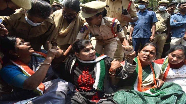Woman Congress Leader Injured in Police Obstruction, sent to NIMS