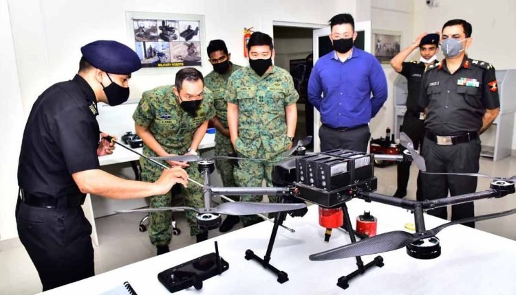 Singapore Armed Forces Delegation visits various faculties of MCEME