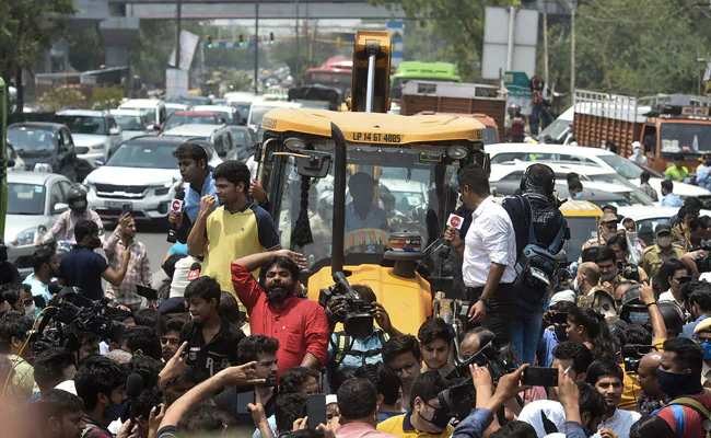 High Tension Prevails Over Bulldozers in Shaheen Bagh