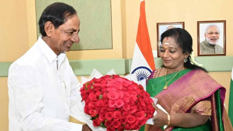 Tamilisai, KCR exchange pleasantries after gap of Nine months