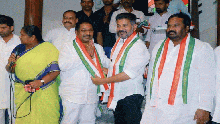 Former TRS MLA Thati joins Congress