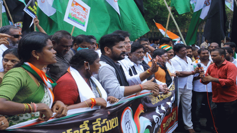 Congress leaders stage dharna before ED office