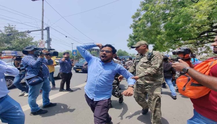 Agneepath Scheme: Students Protest at ITO in Delhi