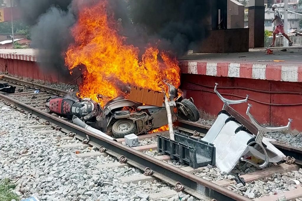 Agnipath Scheme: 1 killed, trains burnt, stations vandalised: Protesters walk on as Centre firefights | 10 Points