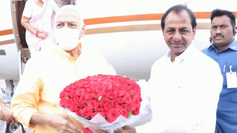 Presidential candidate Yashwanth Sinha received by CM KCR in Hyderabad