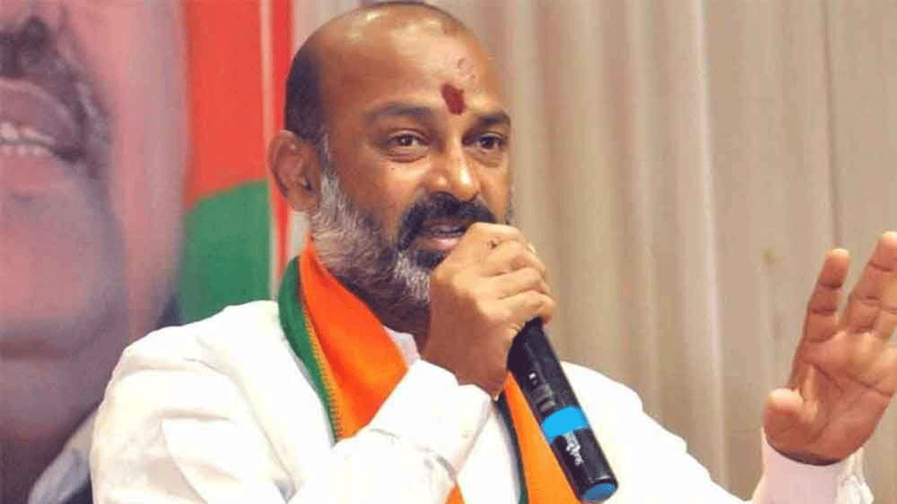 Bandi Sanjay to appear before Women's Commission on March 15 