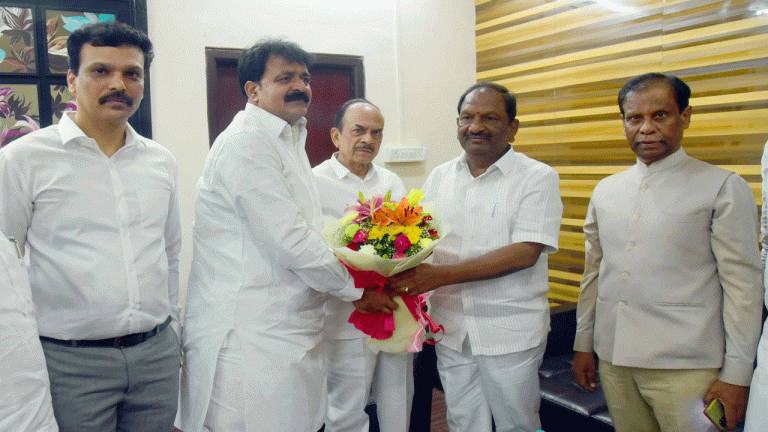 Bihar Minorities Welfare Minister lauds TMREIS Schools