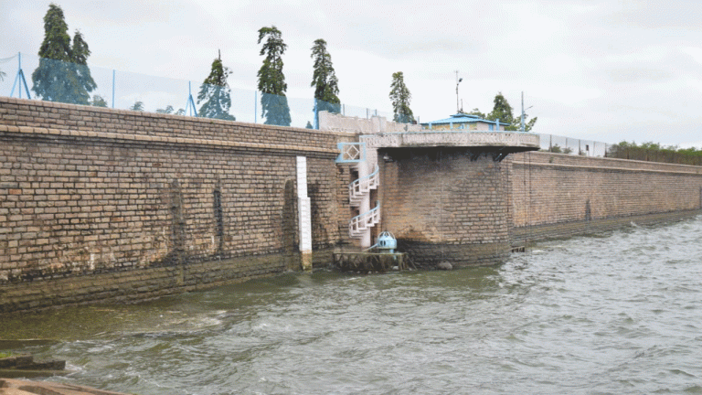 Heavy inflows to Osmansagar, Himayatsagar