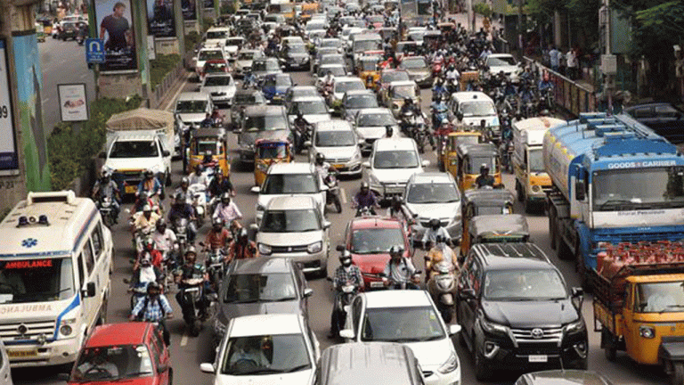 Traffic Jam In Many Areas In Hyderabad Due To Heavy Rains 