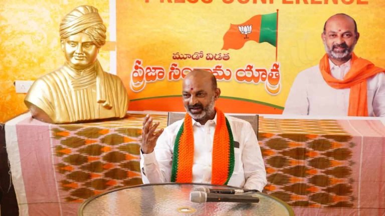 Komatireddy Venkat Reddy in touch with BJP, claims Bandi