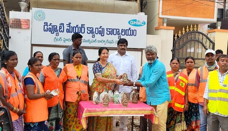 Distribution of Clay Ganesh Idols under GHMC