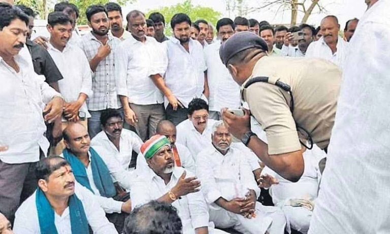 Congress leaders detained on way to KLIS project