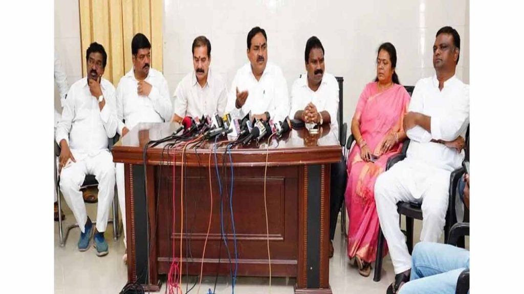 Errabelli Condemns Attack On MLC Kavitha s Residence By BJP Workers 
