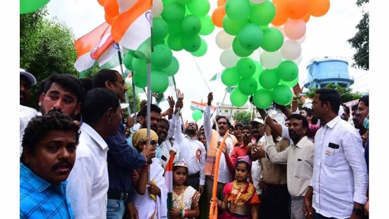 Errabelli flags off freedom rally in Hanmakonda