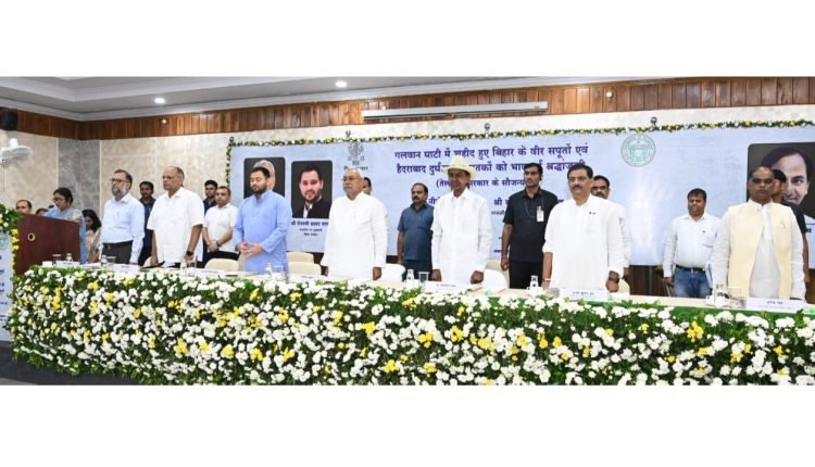 CM KCR distributes cheques to kin of Galwan martyrs, Bihari workers