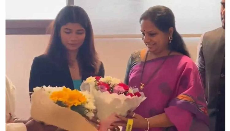 Kavitha felicitates CWG gold medalist Nikhat Zareen