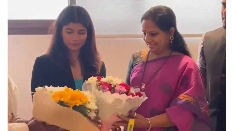 Kavitha felicitates CWG gold medalist Nikhat Zareen