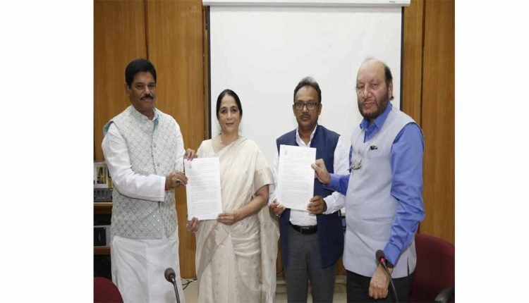 MANUU signs MoU to start fashion designing courses