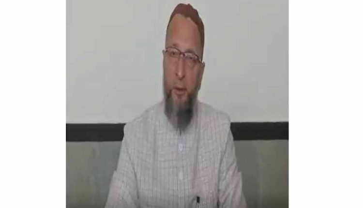 Asad Owaisi Strongly Reacts After the attack on Man at UP Railway Station