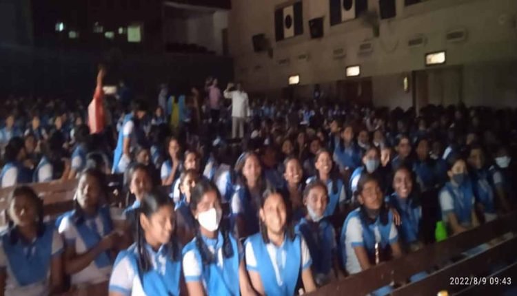 Free screening of 'Gandhi' begins in theatres across Telangana