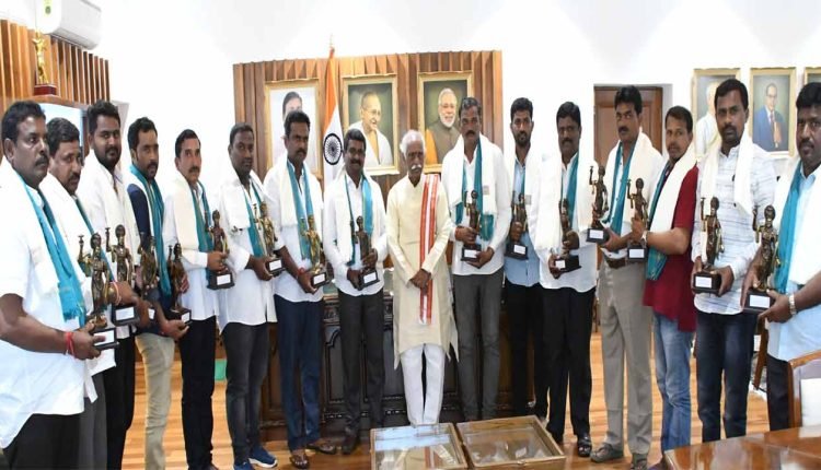 Dattatraya exhorts farmers to adopt organic farming & become self-reliant