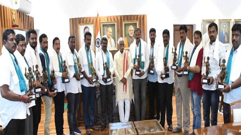 Dattatraya exhorts farmers to adopt organic farming & become self-reliant