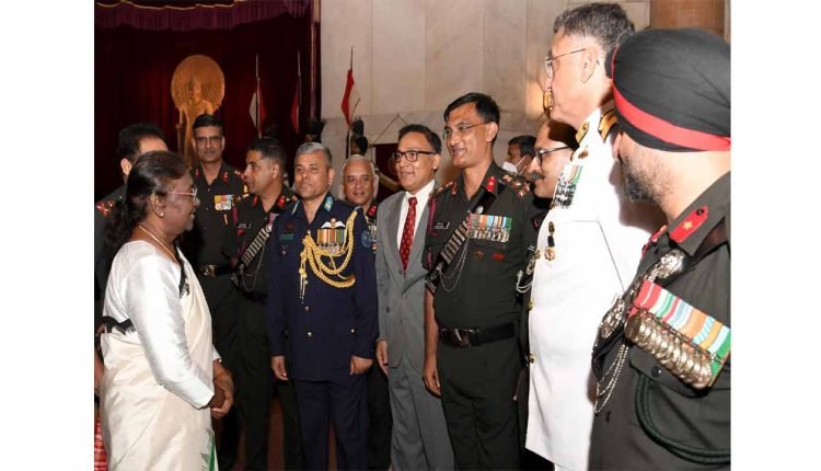 Faculty and course members of 62nd NDC course call on the President